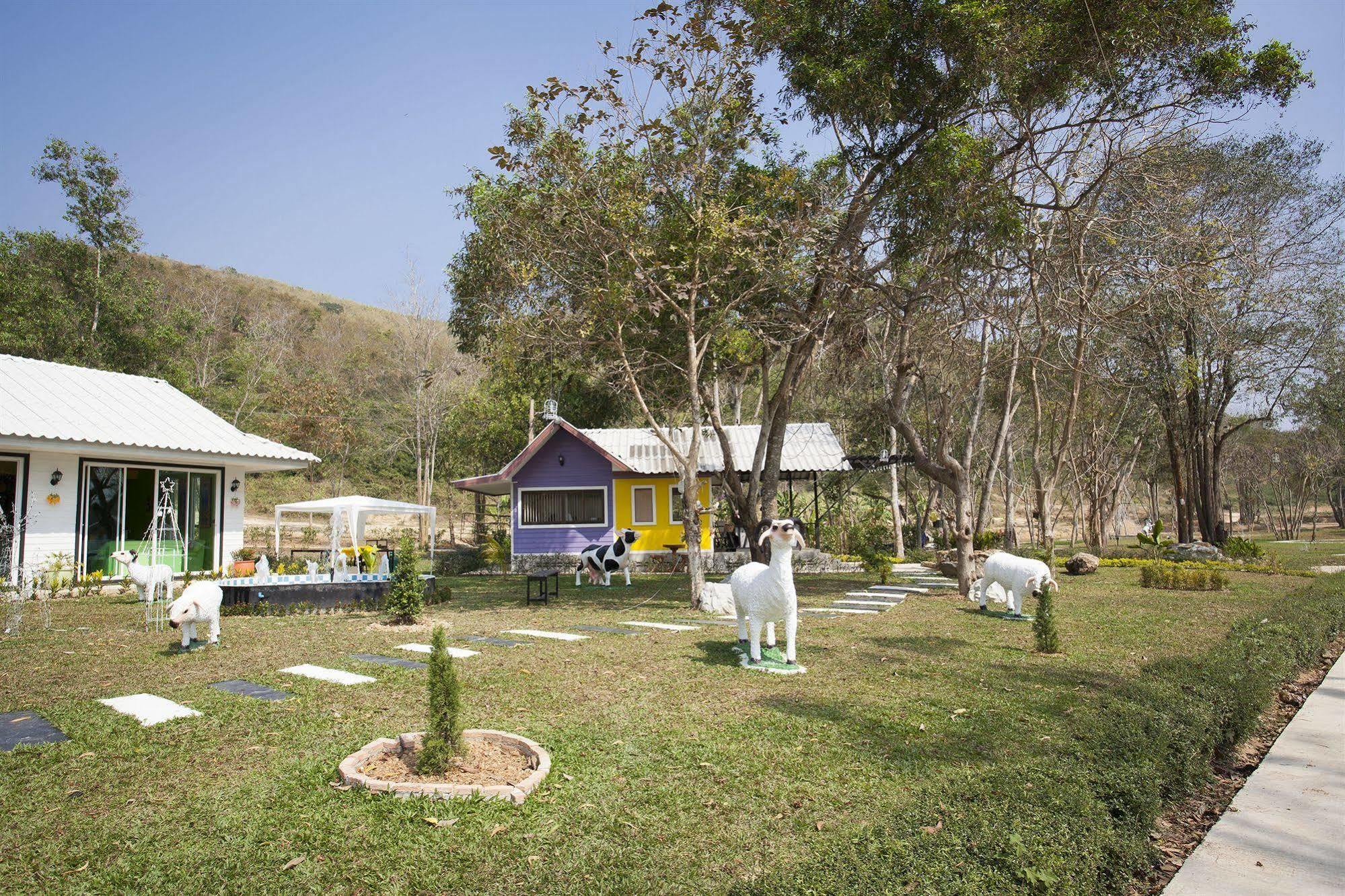 Baanraisooksangchan Kaeng Kachan Exterior foto